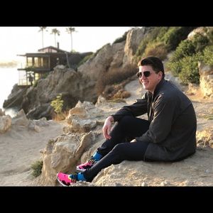 Meet your Posher, Logan